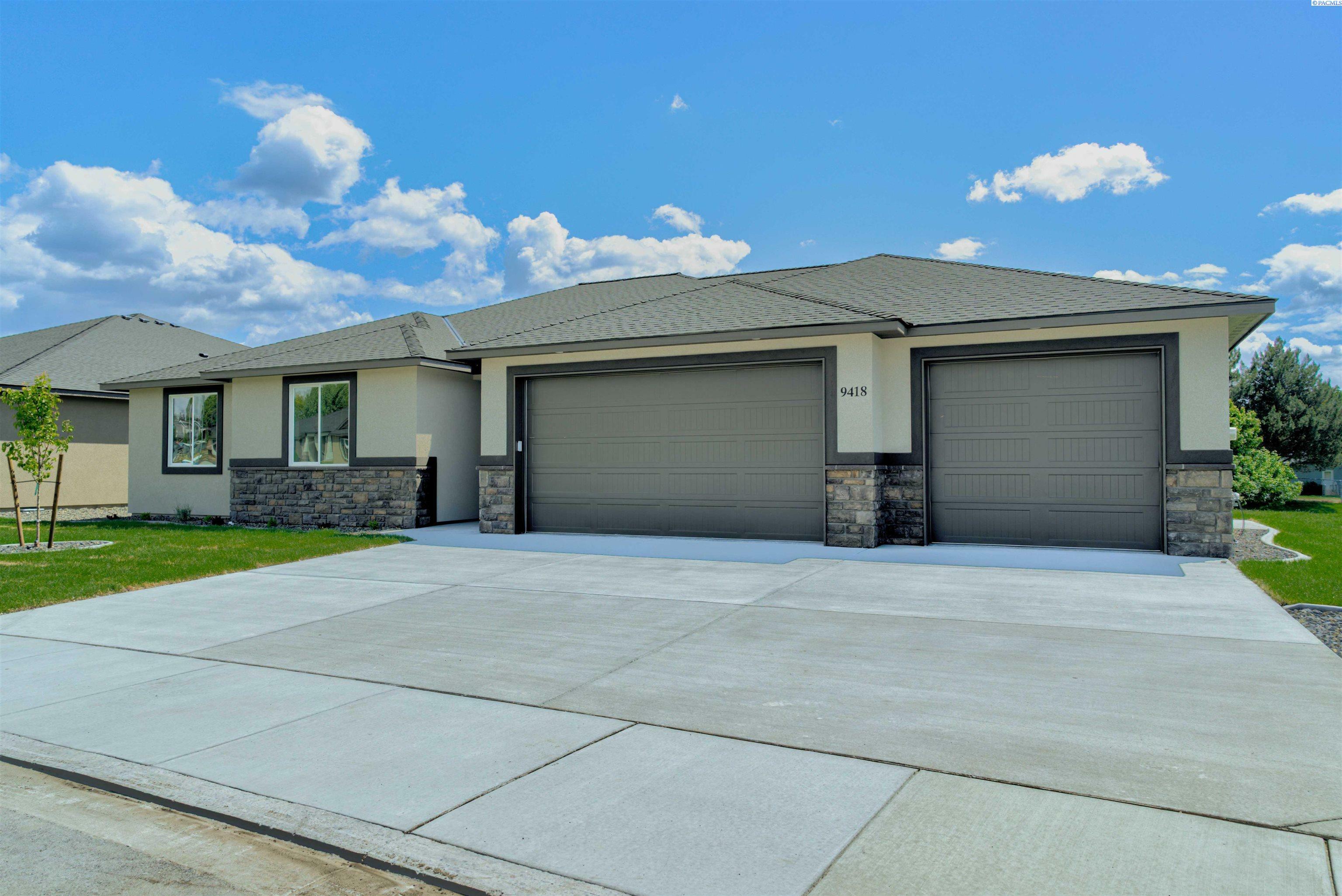 Property Photo: 9418 Balflour Ct WA 99301
