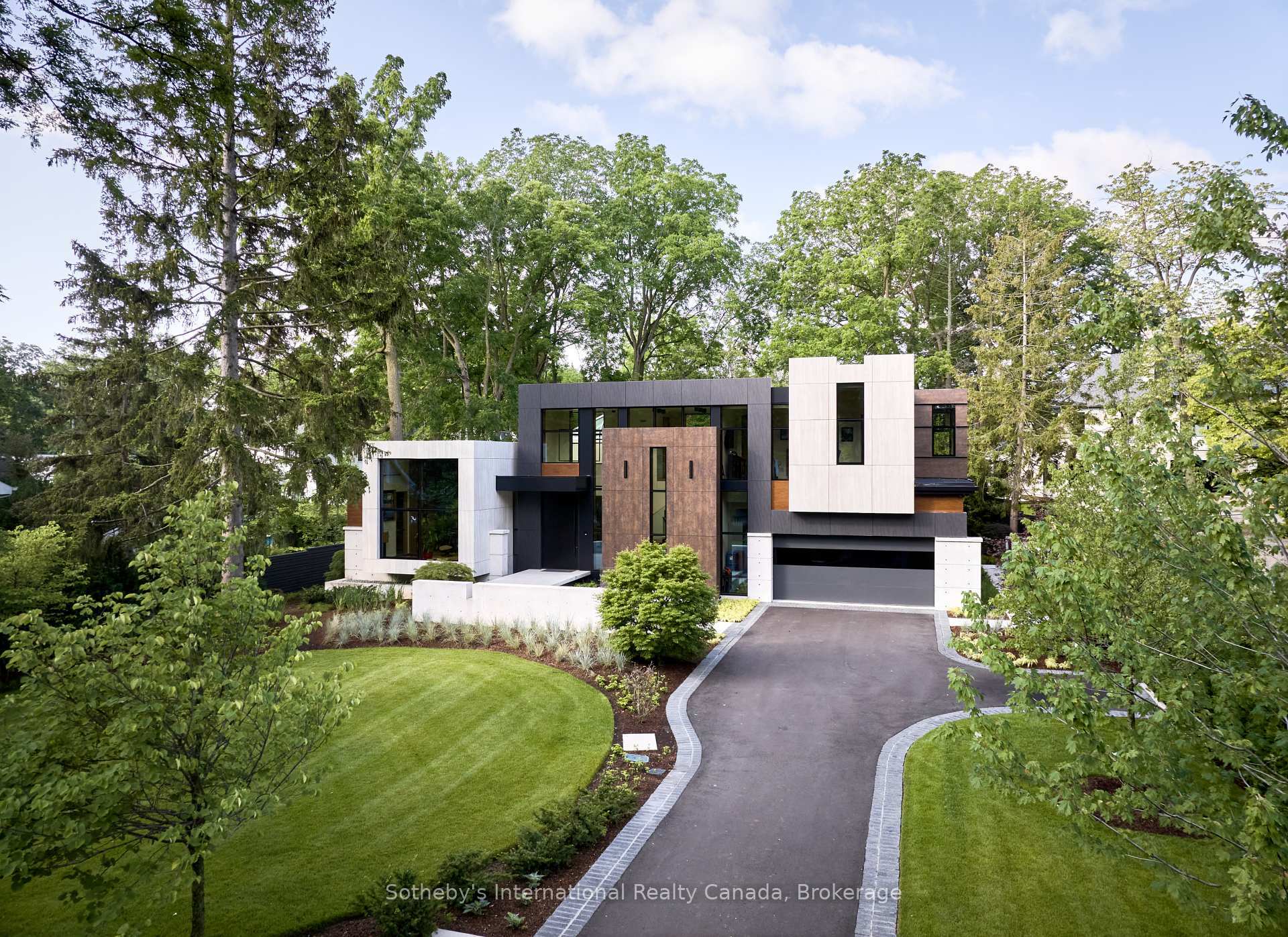 Property Photo: 116 Chartwell Road ON L6J 3Z6