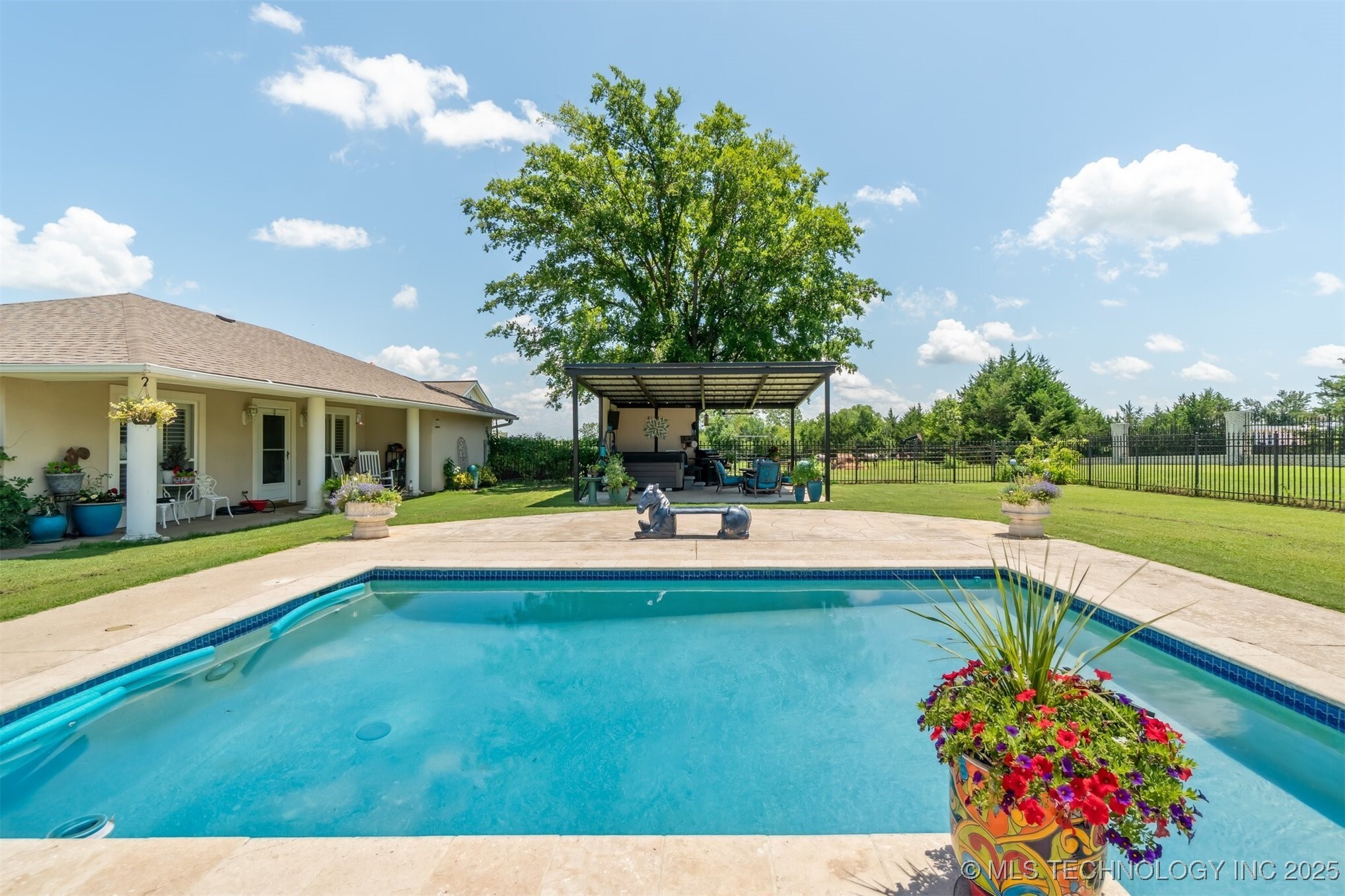 Property Photo: 940 Lou Allard Drive OK 74030