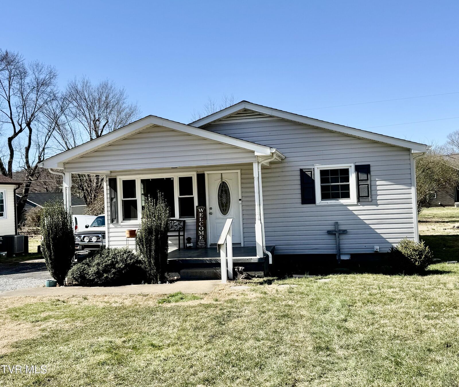 Property Photo:  925 Dejarnette Street  TN 37643 