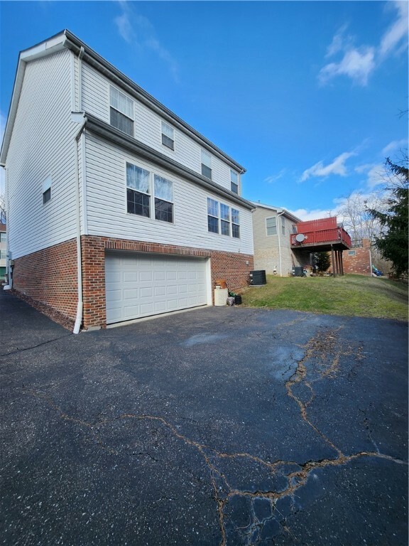 Property Photo:  174 Oak Brook  PA 15220 