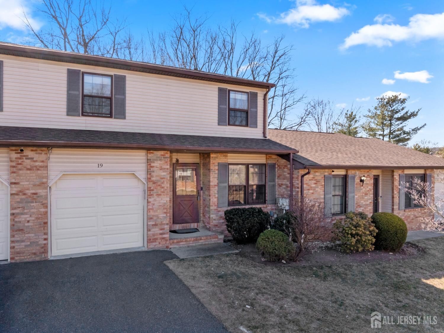 Property Photo:  19 Dogwood Drive  NJ 08820 