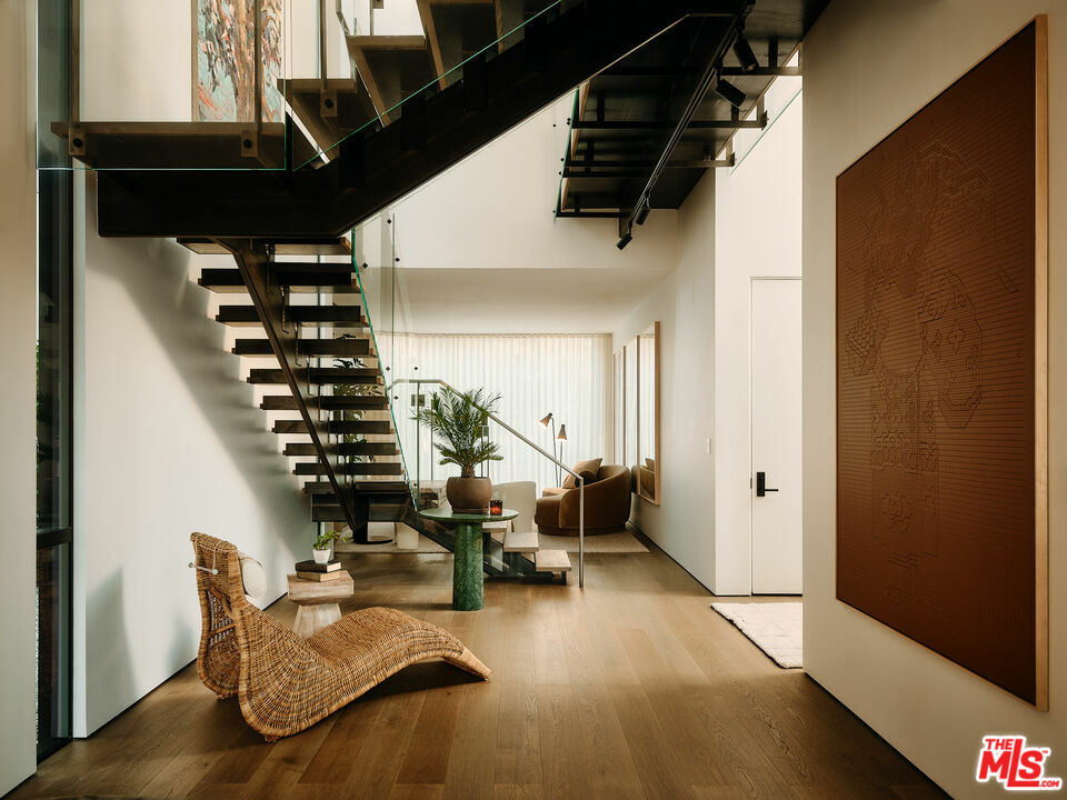 Property Photo: 8910 Rosewood Ave CA 90048