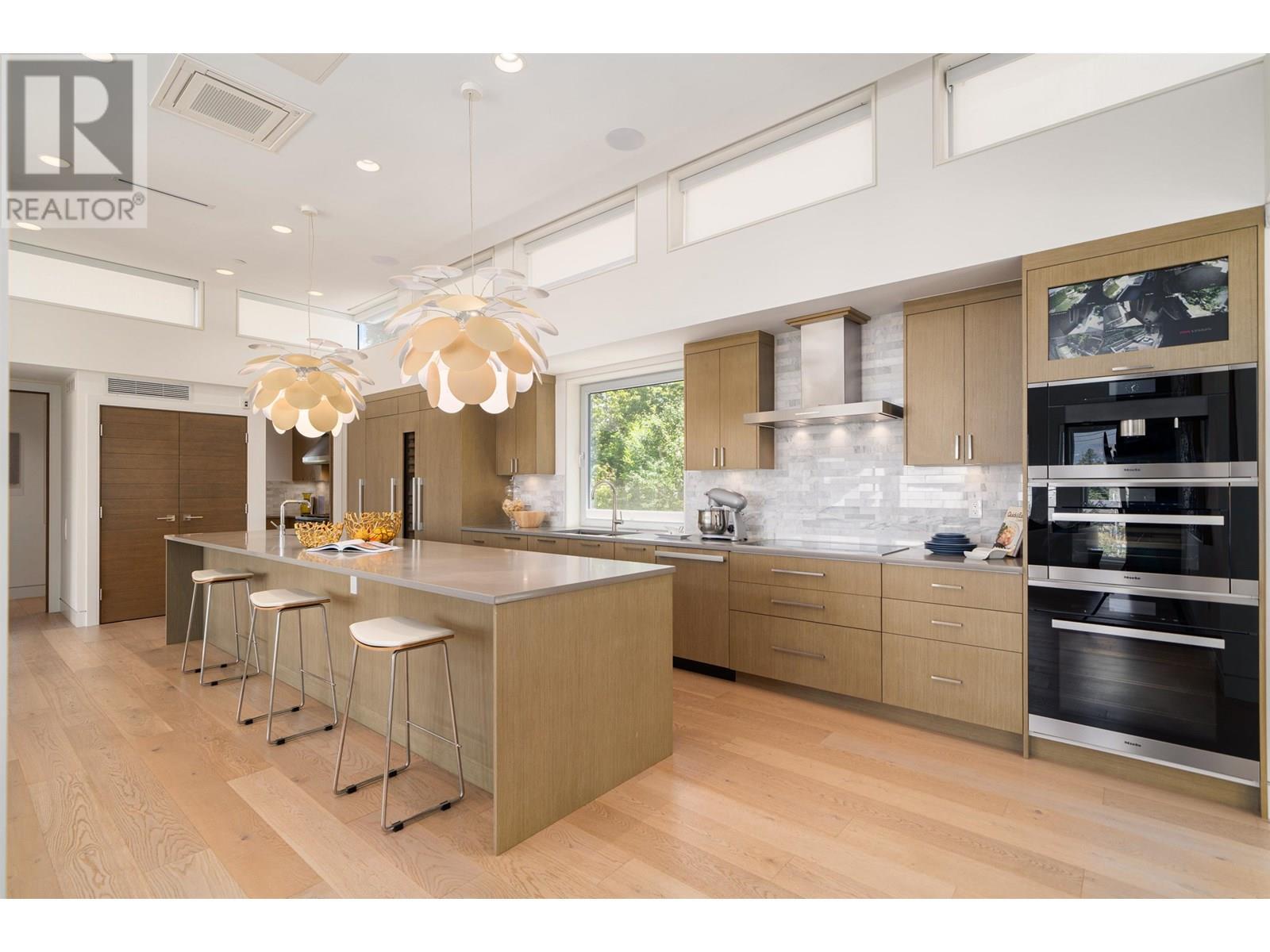 Photo de la propriété: 4528 Langara Avenue BC V6R 1C8