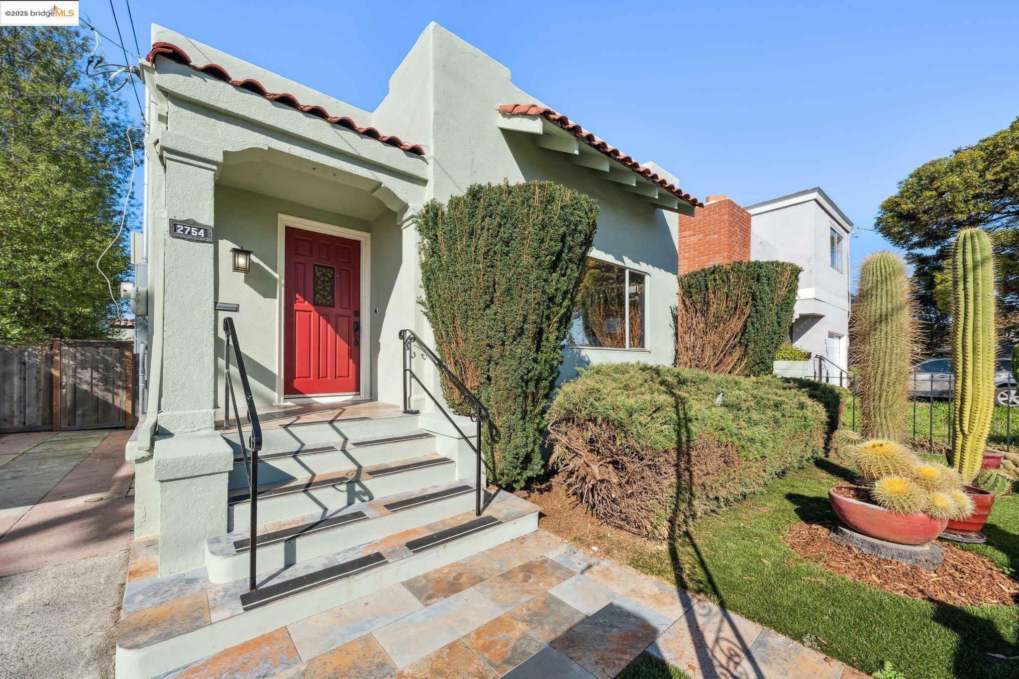 Property Photo:  2754 Mabel St  CA 94702 