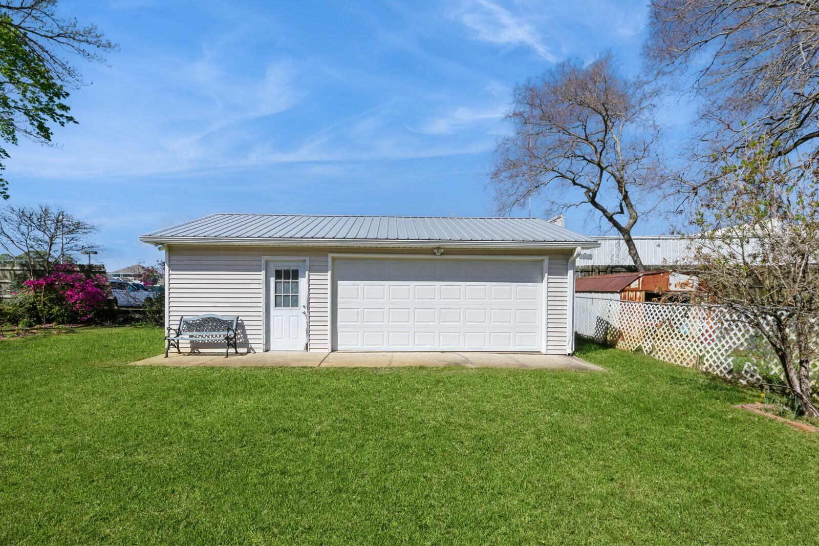 Property Photo: 219 SW Deluna Road FL 32548