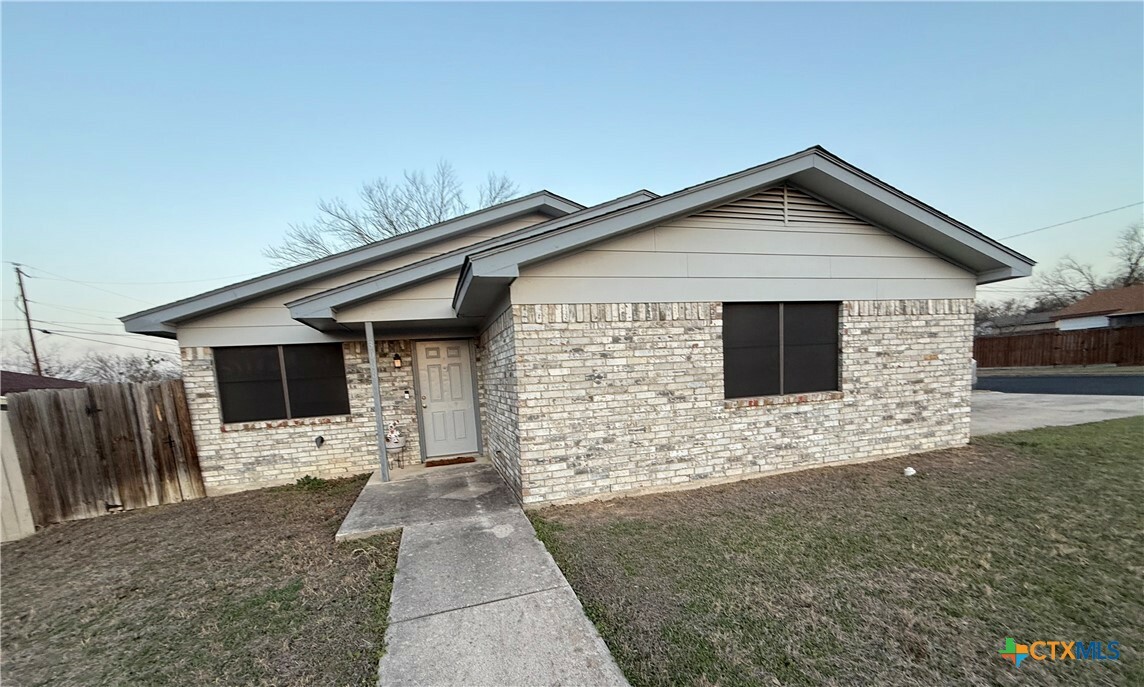 Property Photo:  3006 Chisholm Trail  TX 76542 