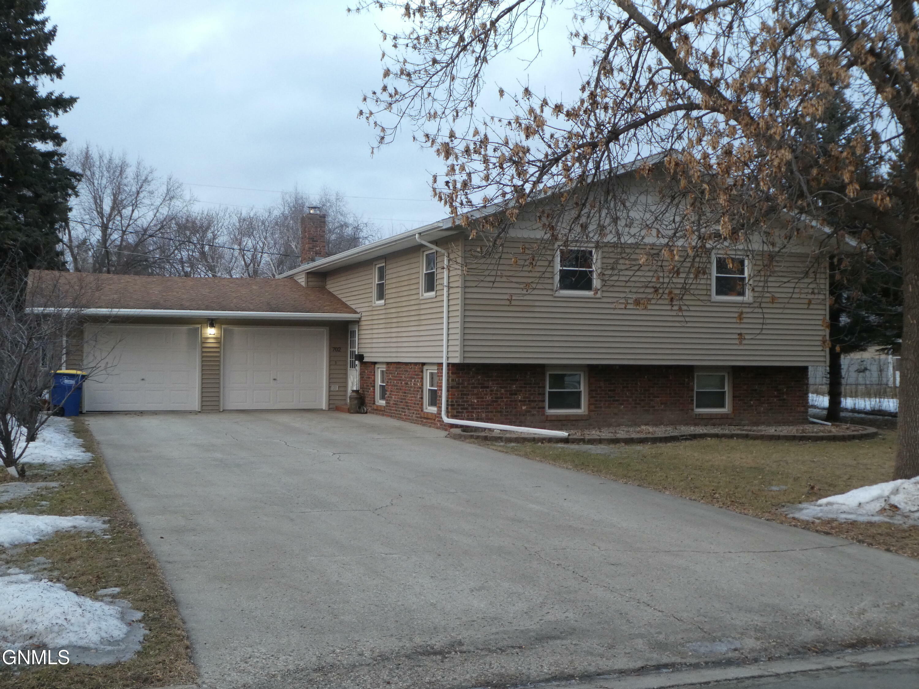 Property Photo: 702 9th Street NW ND 58401