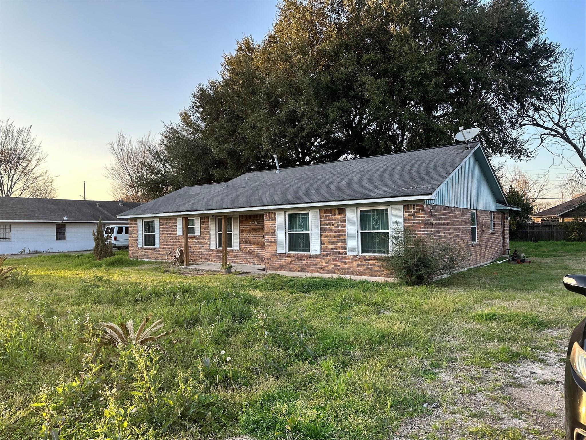 Property Photo: 3110 Druid Street TX 77091