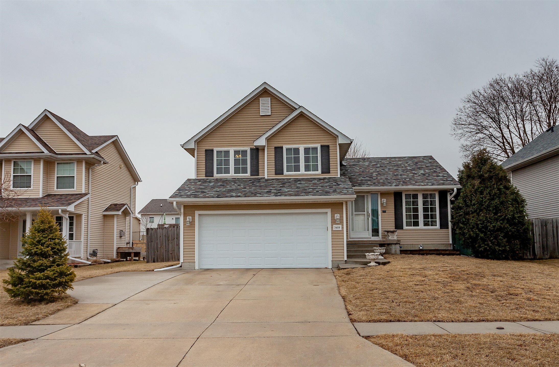 Property Photo:  3409 E 53rd Court  IA 50317 