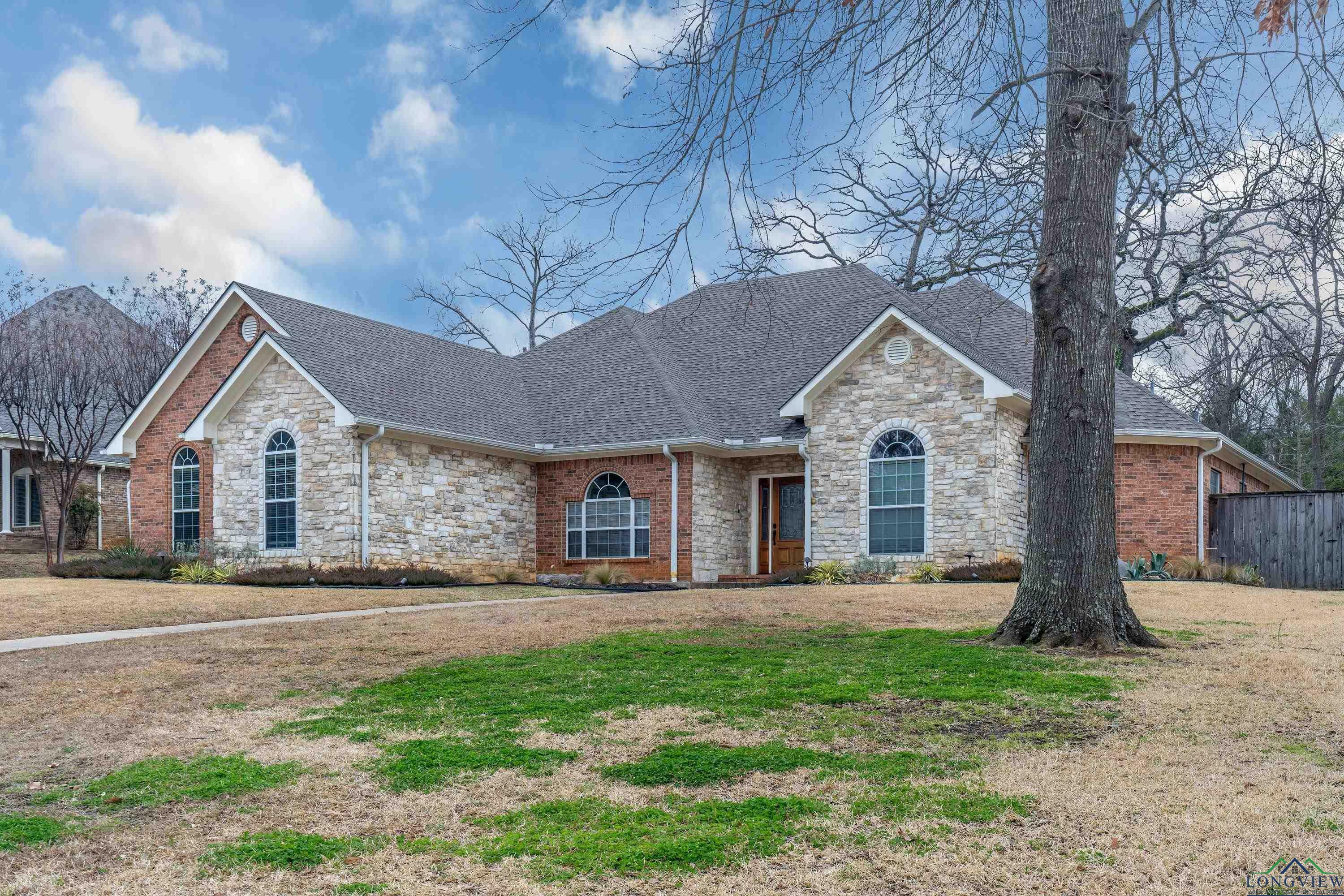 Property Photo: 3306 Fairway Oaks TX 75605