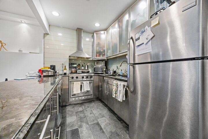 Property Photo:  189 Bridge Street 2B  NY 11201 