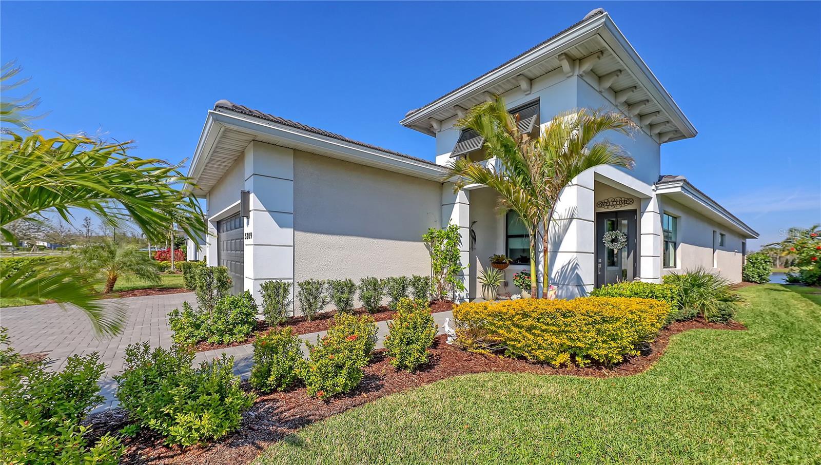 Property Photo:  5209 Barnett Circle  FL 34211 