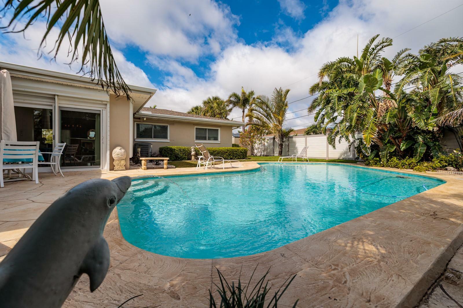 Property Photo: 2340 W Bay Isle Drive SE FL 33705