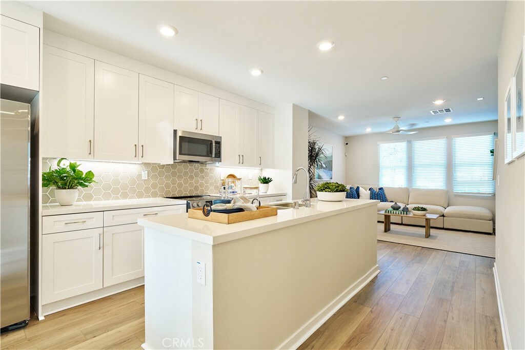 Property Photo:  9831 La Serna Drive 4  CA 90605 
