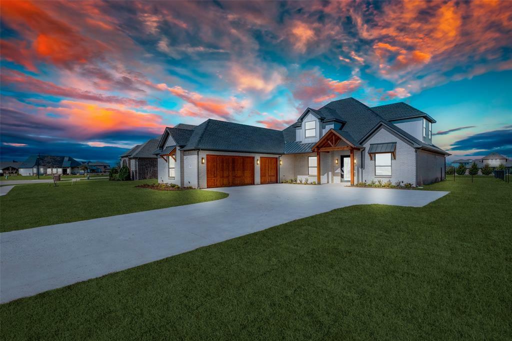 Property Photo: 1165 Stonebridge Pass TX 75058