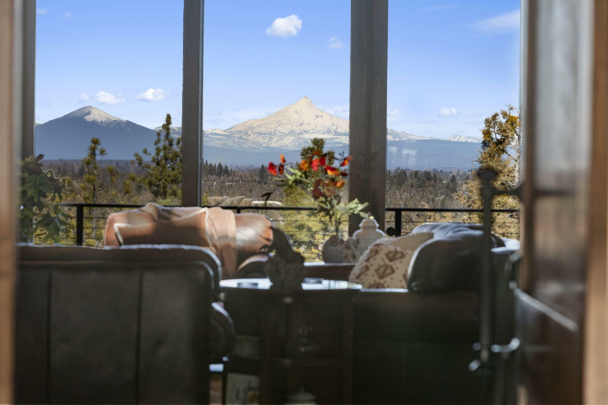 Property Photo: 3487 NW Greenleaf Way OR 97703