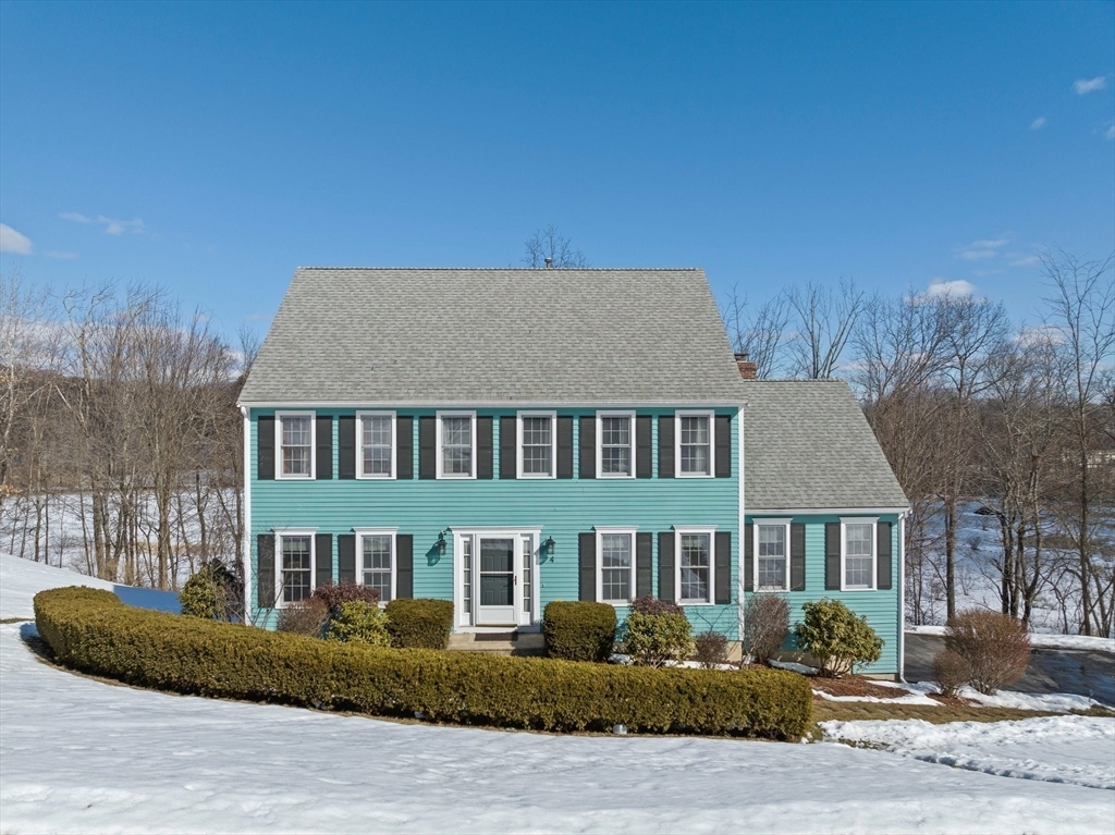 Property Photo: 4 Brentwood Dr MA 01545