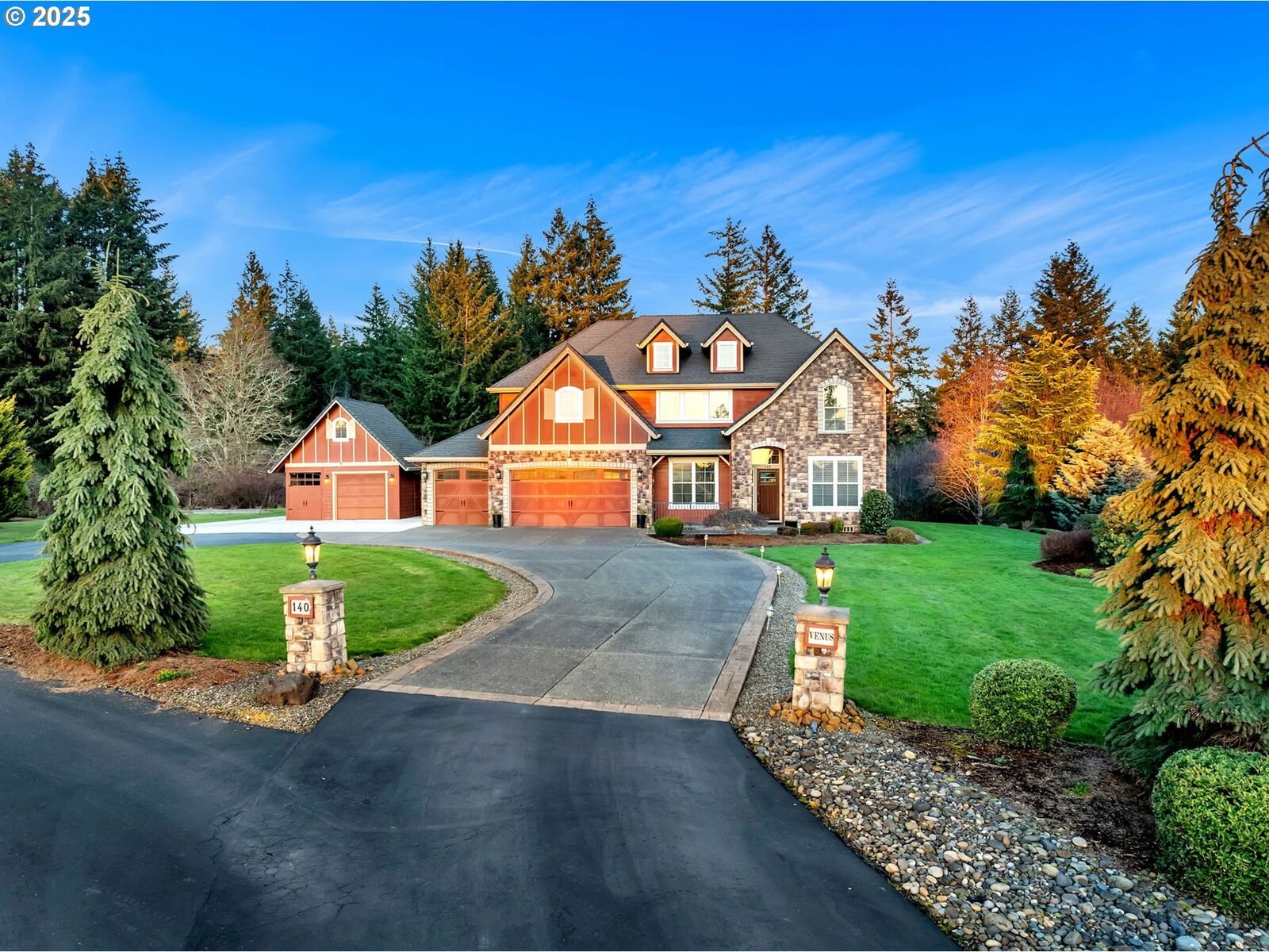 Property Photo: 140 Venus Ave WA 98674