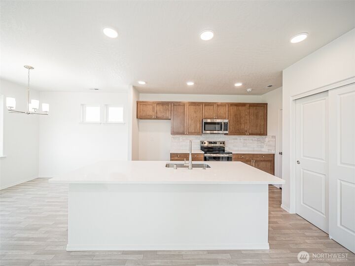 Property Photo:  1902  Hickory Road  WA 98837 