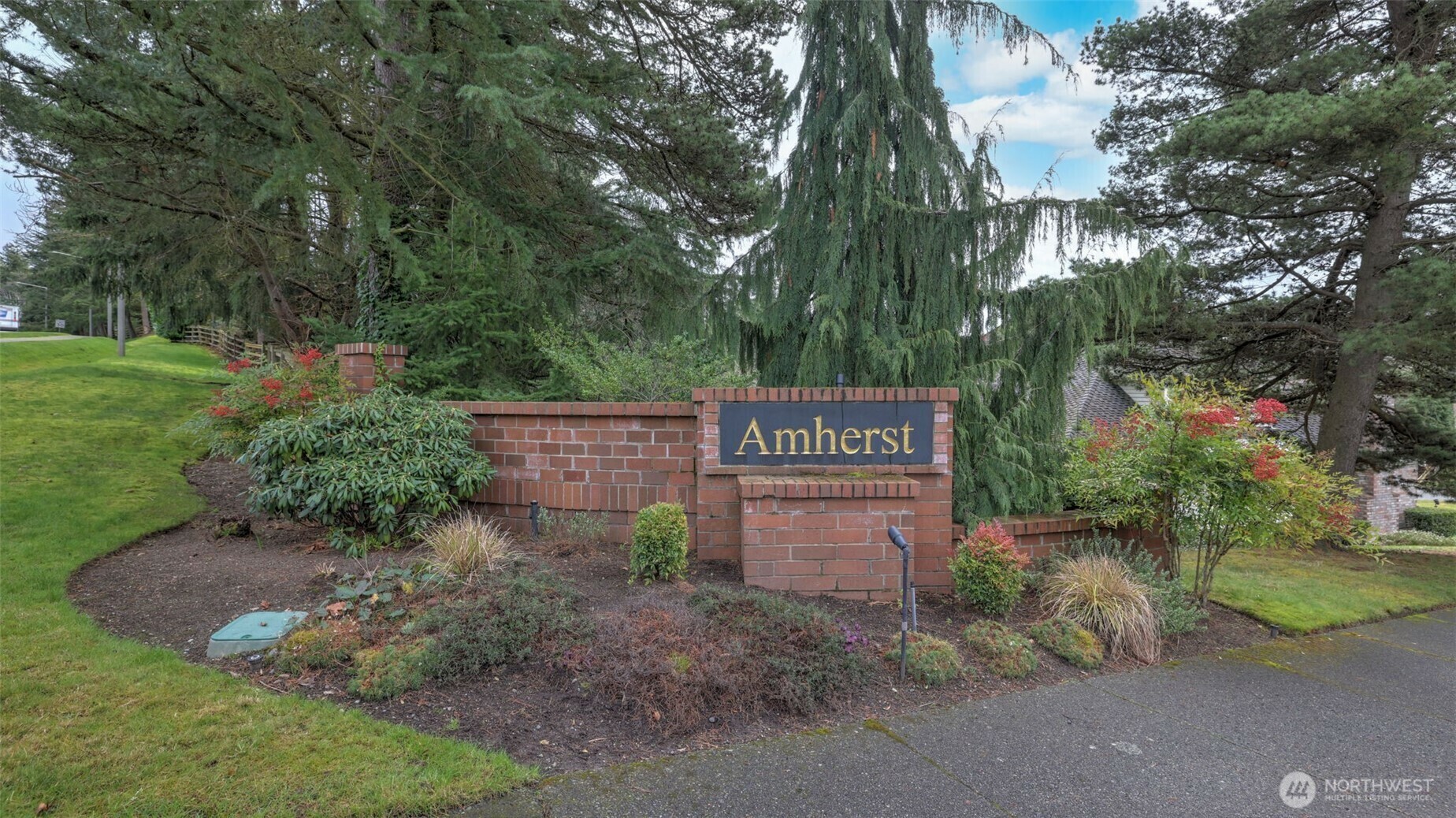 Property Photo: 6210 139th Place SE WA 98006