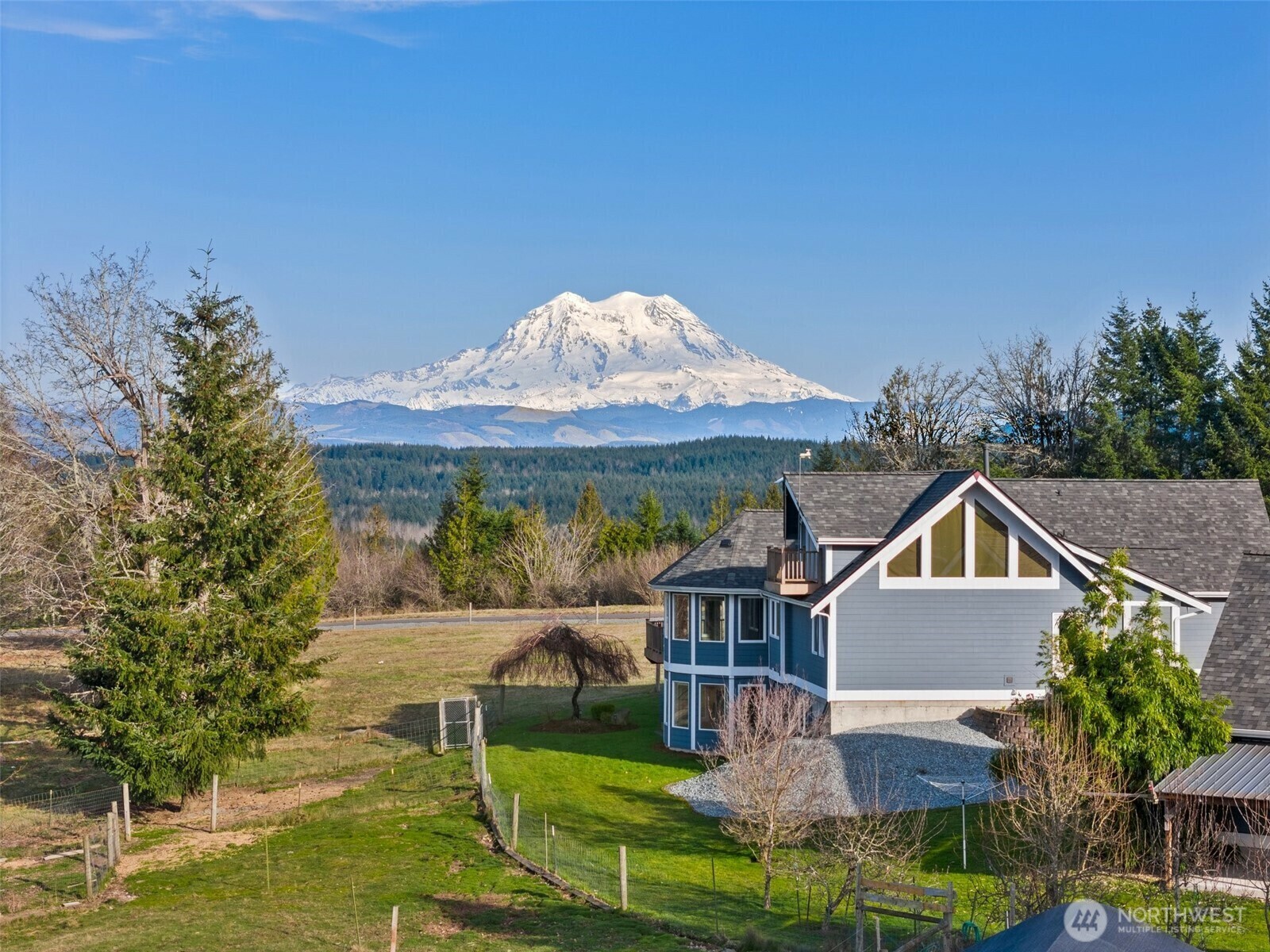 Property Photo: 44010 14th Avenue E WA 98328