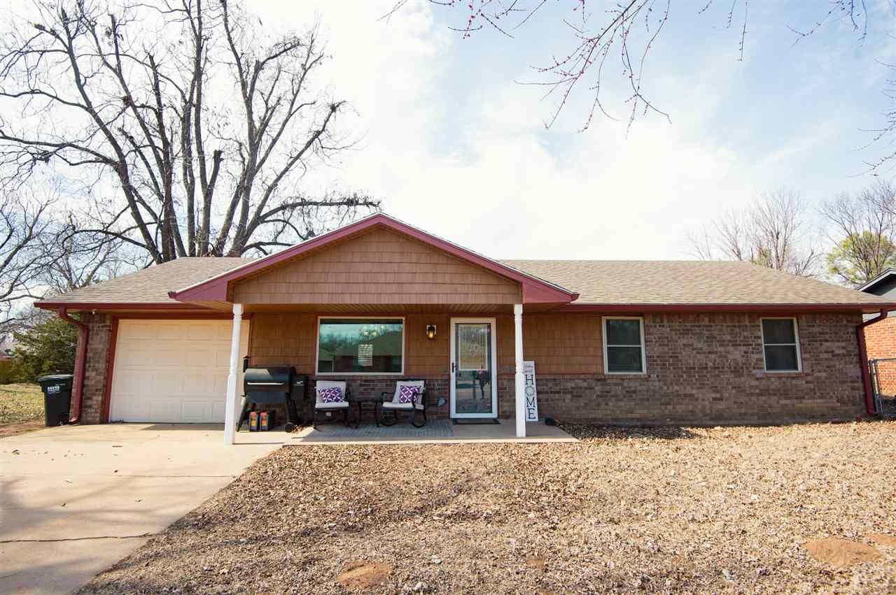 Property Photo:  507 NE 4th  OK 74059 