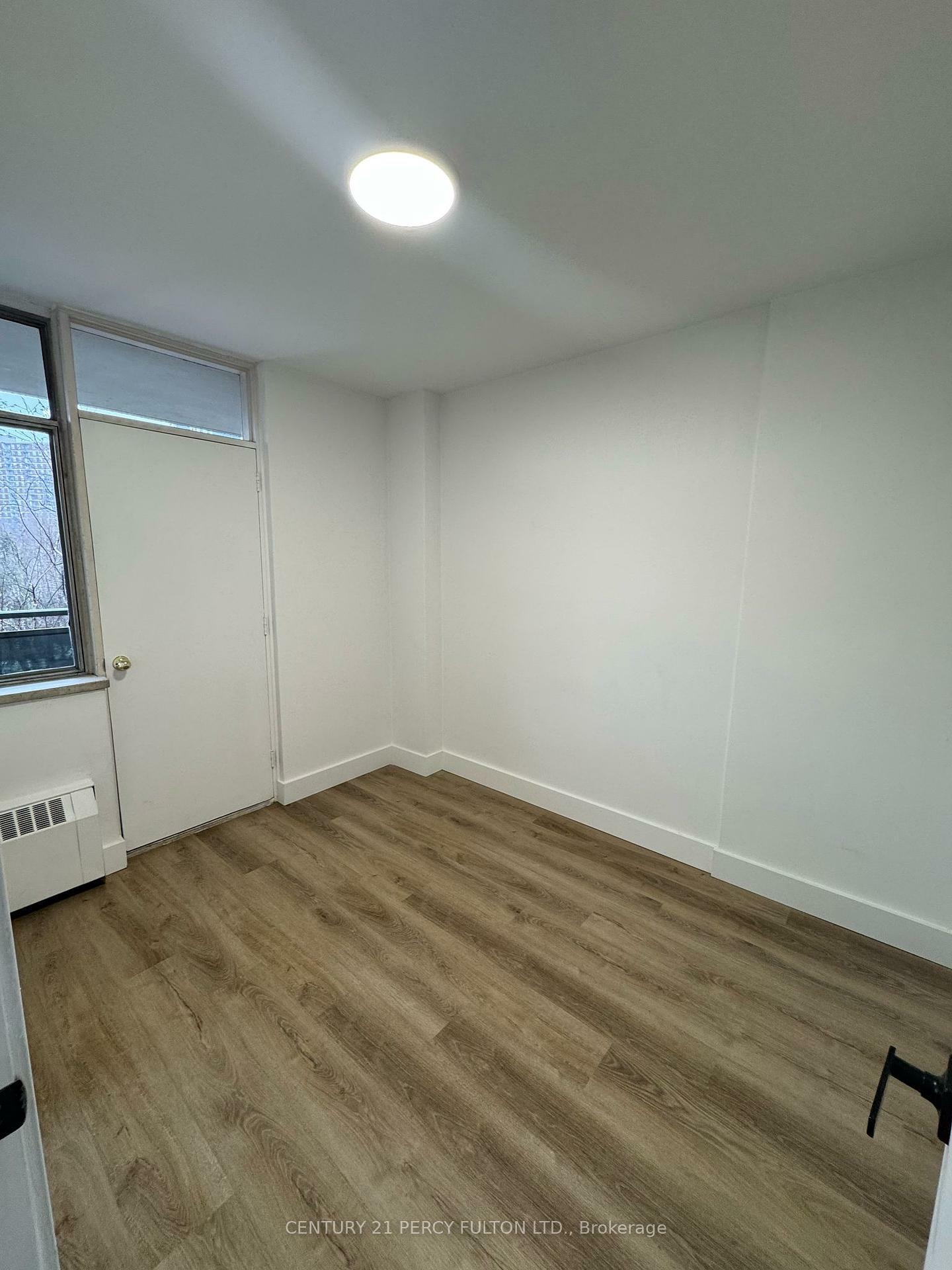 Photo de la propriété: 2 Park Vista Drive 409 ON M4B 1A1