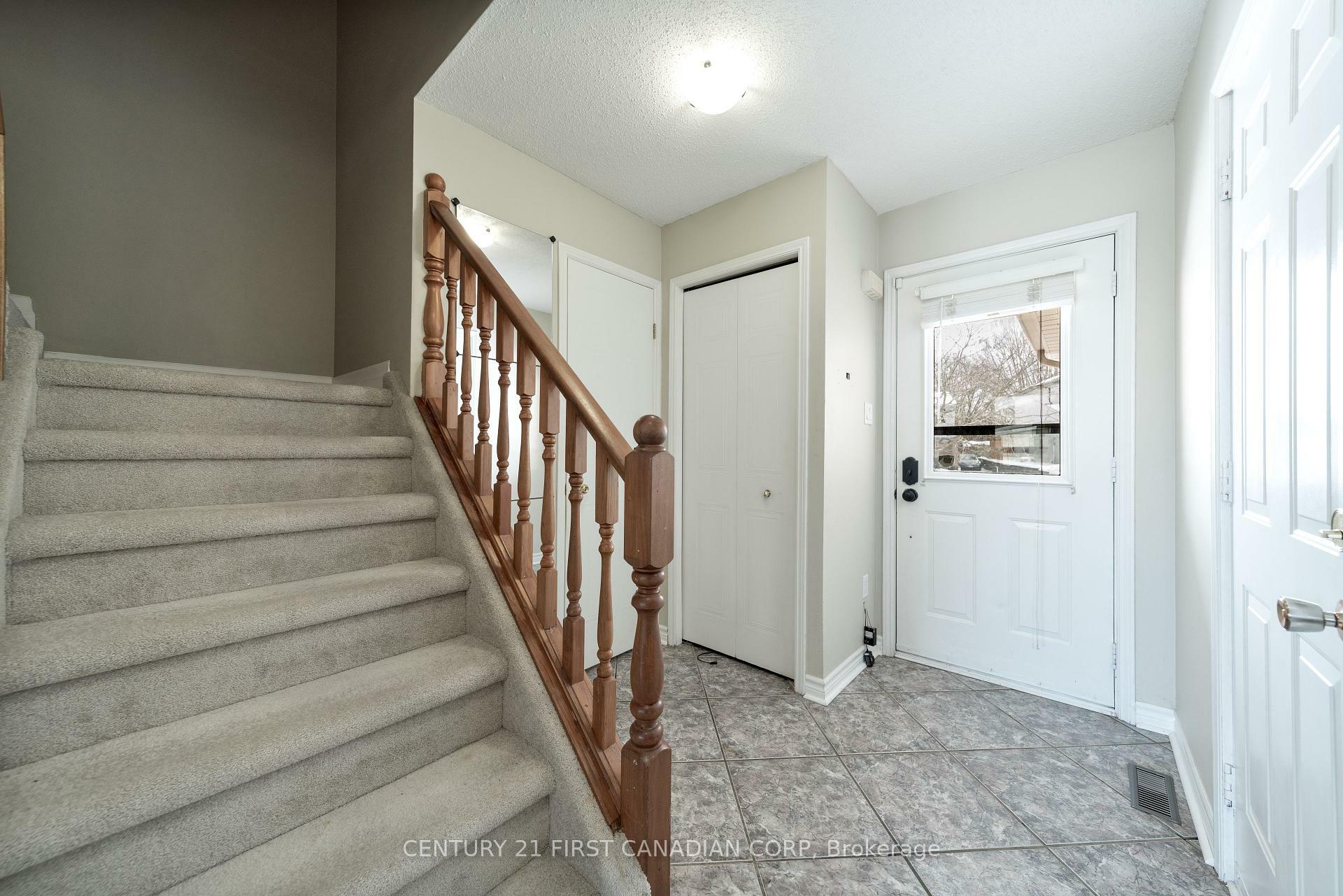 Property Photo: 869 Shelborne Street ON N5Z 5A7