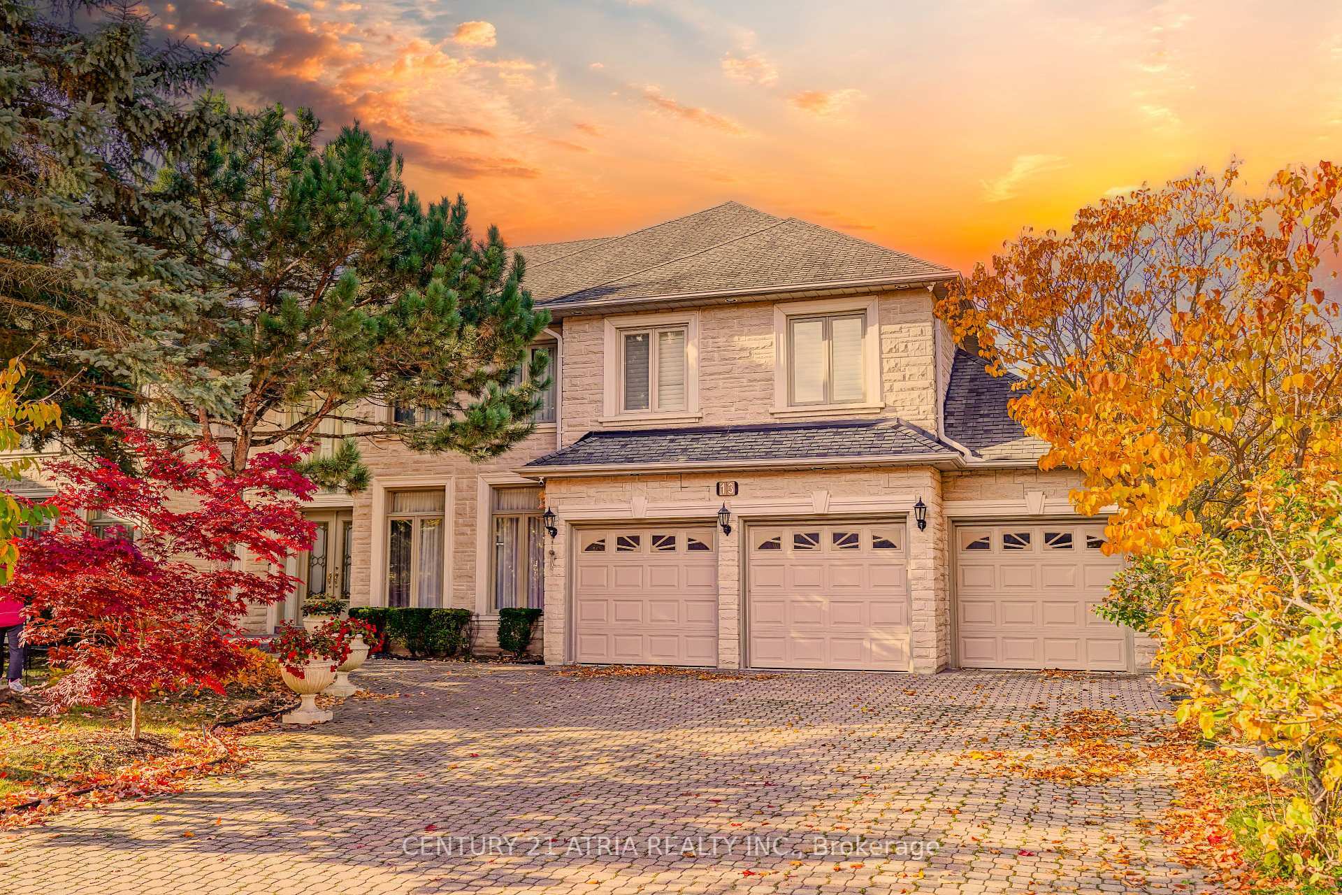 Property Photo: 13 Bayview Forest Lane ON L3T 7S4
