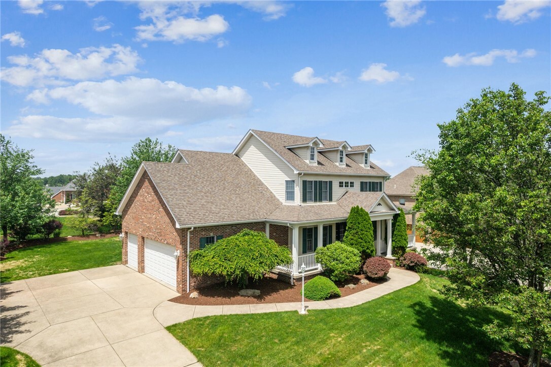 Property Photo:  1012 Country Club Dr  PA 15644 