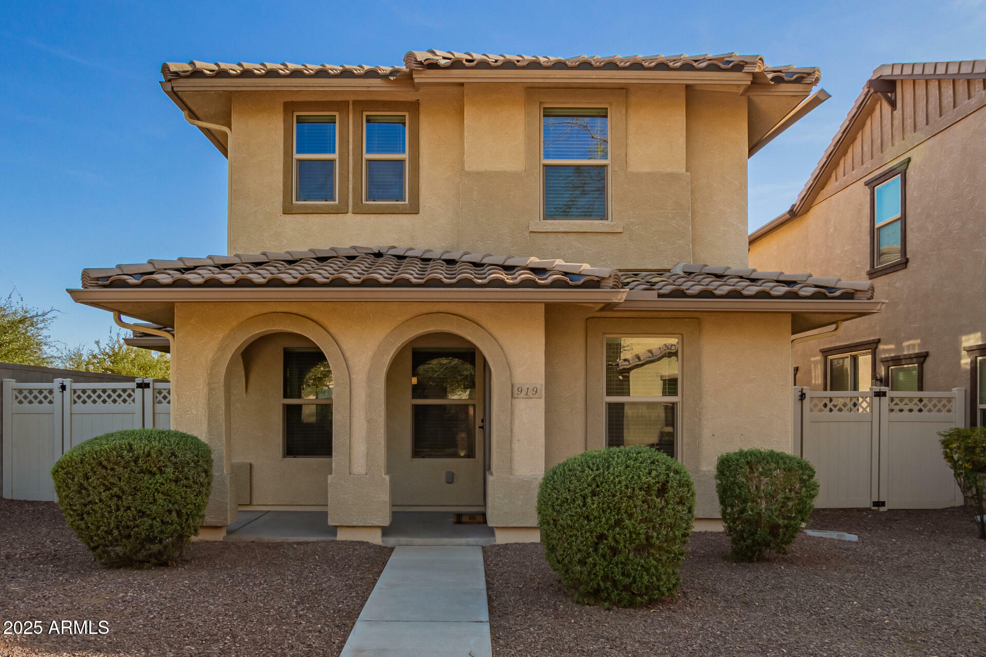 Property Photo:  919 S Pheasant Drive  AZ 85296 