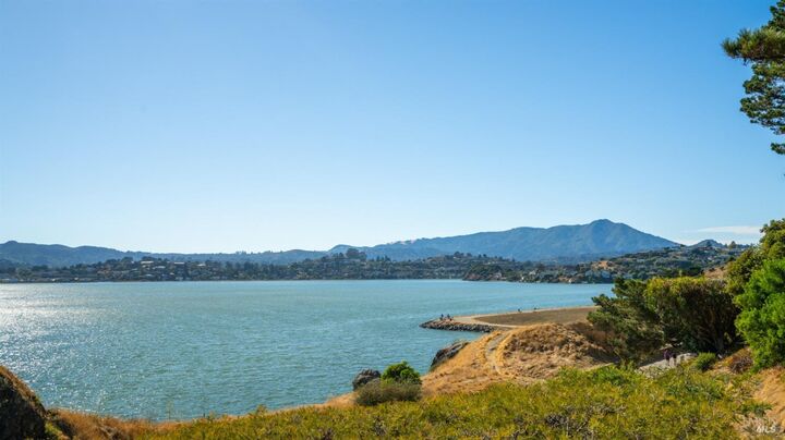Property Photo: 660 Tiburon Boulevard CA 94920