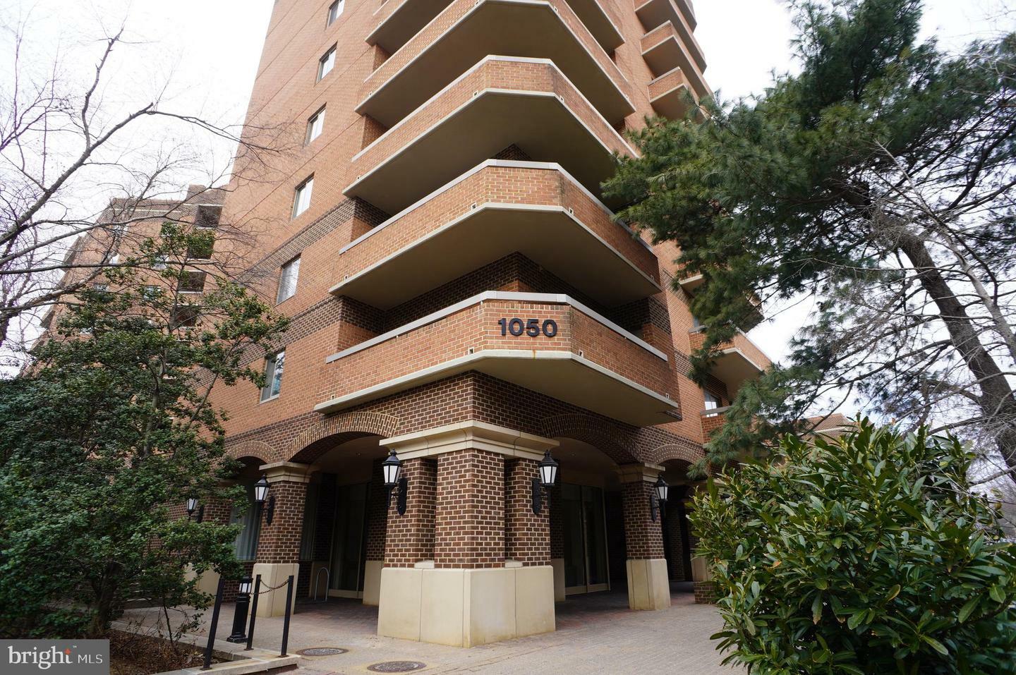 Property Photo: 1050 N Stuart Street N 602 VA 22201