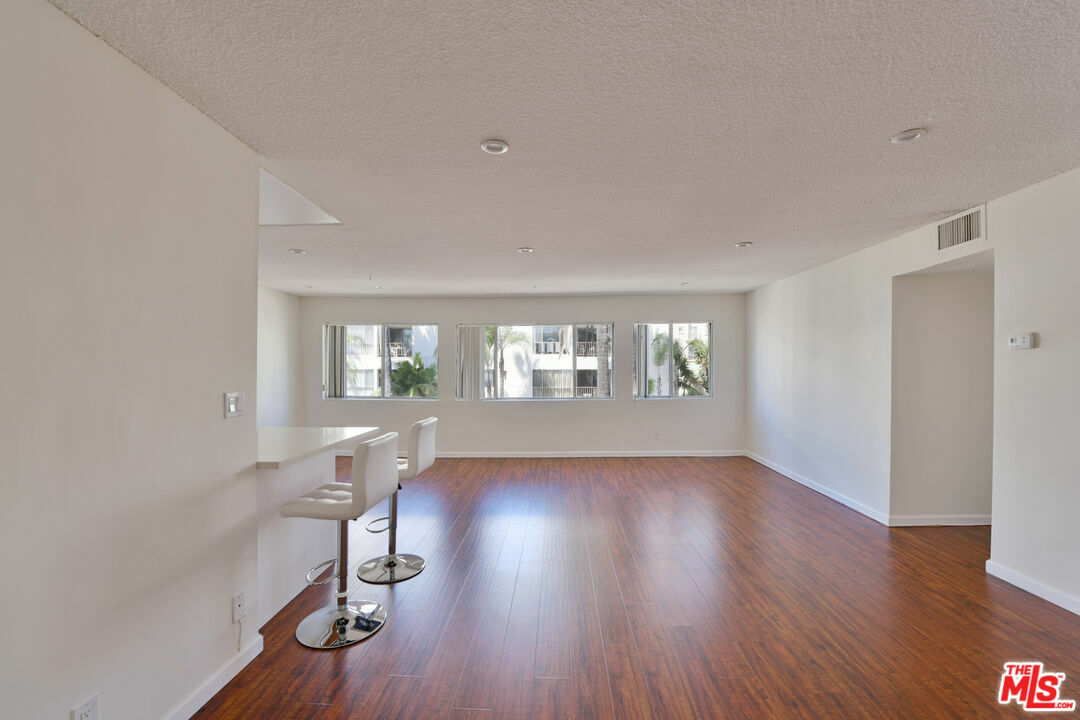 Property Photo:  136  S Palm Dr 301  CA 90212 