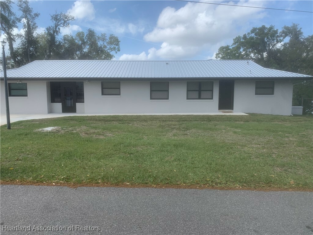 Property Photo: 534 Arcola Drive FL 33875