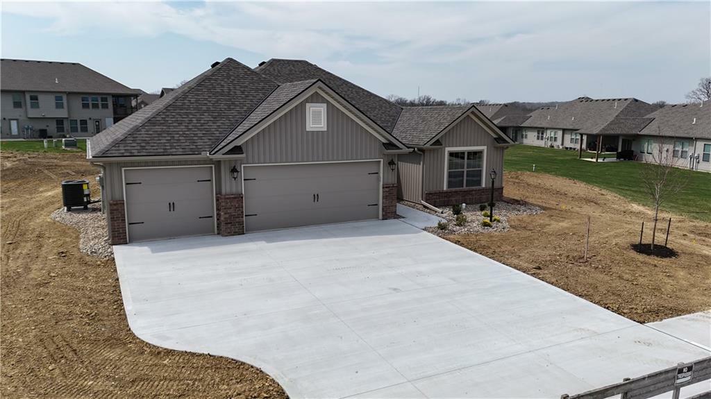 Property Photo: 4706 Stonebridge Drive E MO 64505