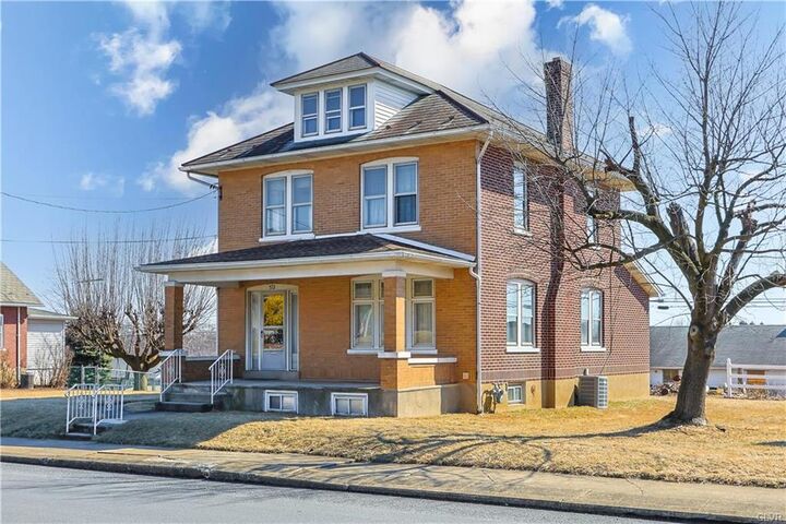 572 East 10th Street  Northampton Borough PA 18067 photo