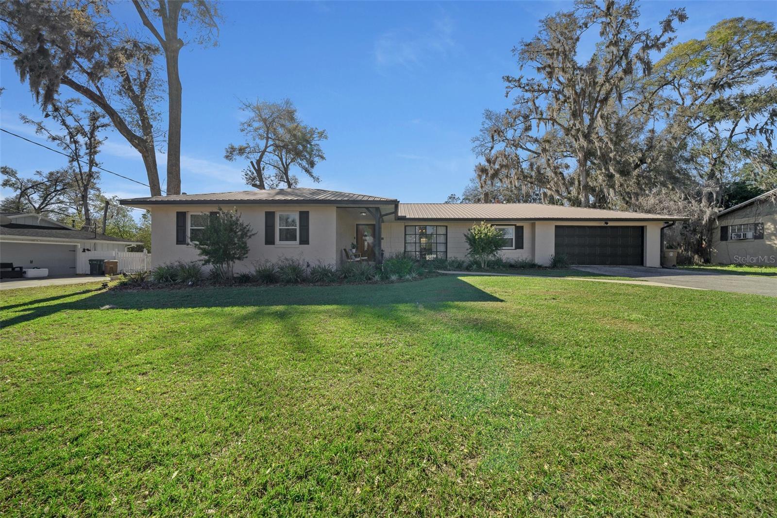 Property Photo: 1732 SE 38th Court FL 34471