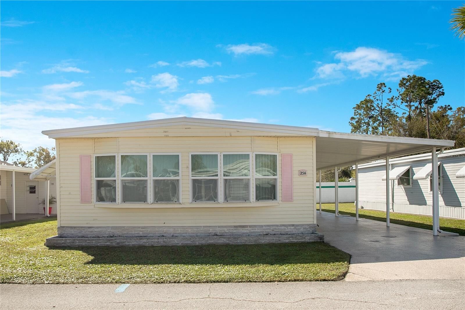 Property Photo: 256 Lakeside Ranch Circle FL 33881