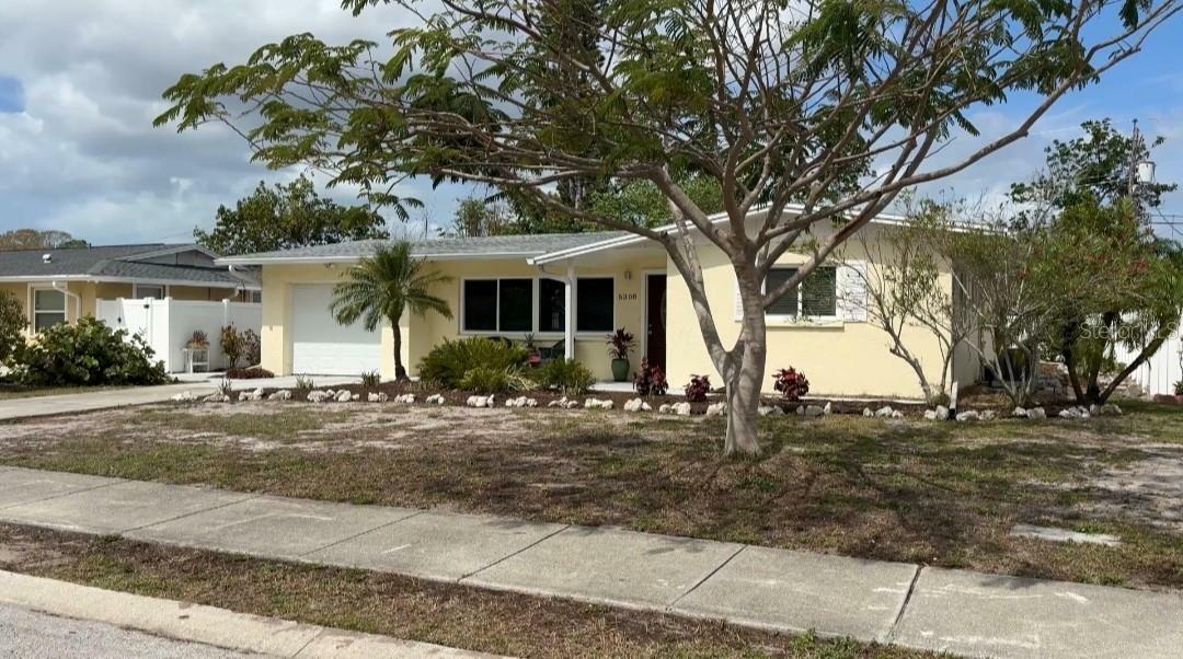 Property Photo:  5308 39th Avenue W  FL 34209 