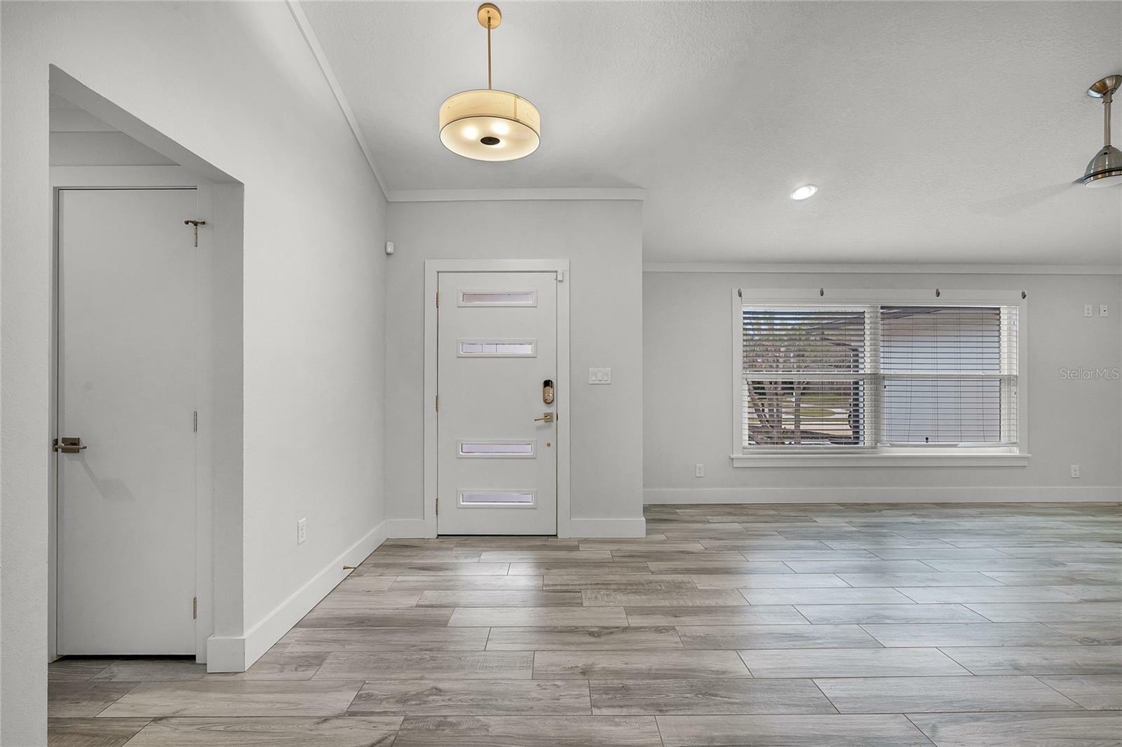 Property Photo: 8908 Turnberry Court FL 32819
