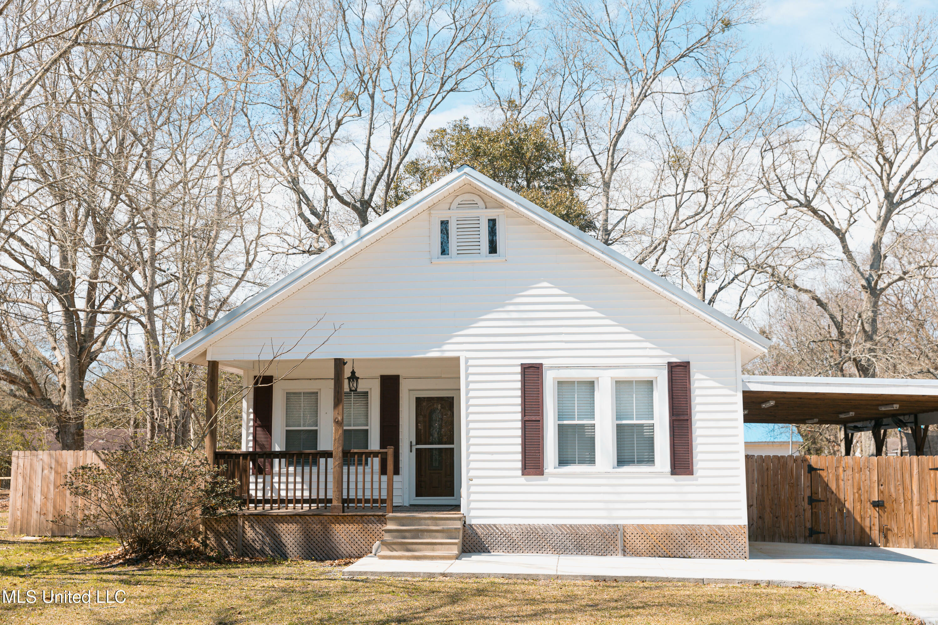 Property Photo: 3021 Smith Drive MS 39553