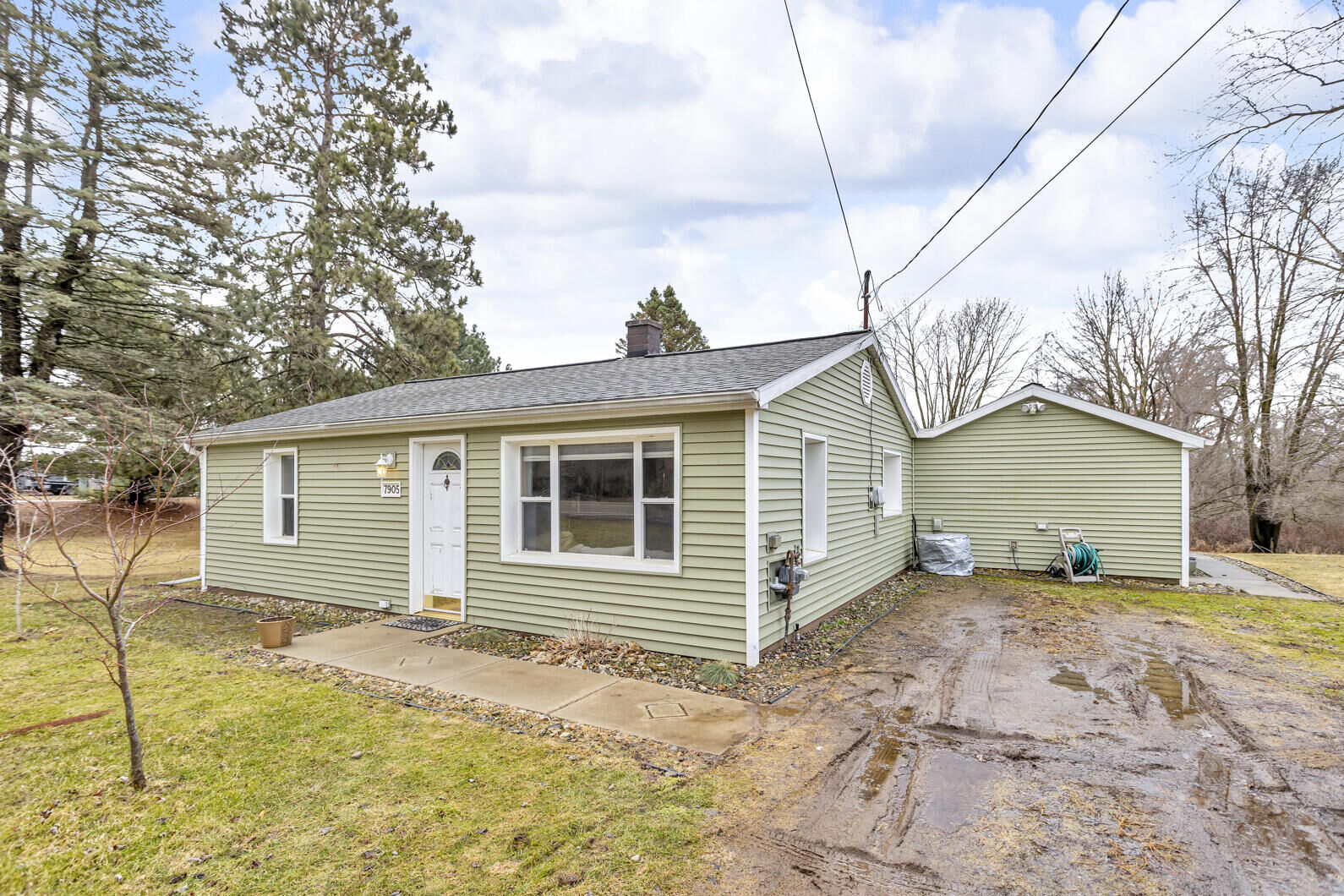 Property Photo: 7905 E Michigan Avenue MI 49201
