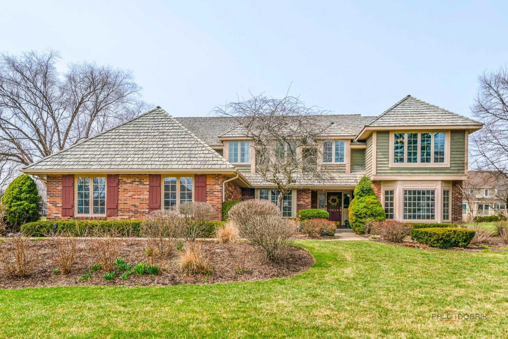 Property Photo: 2424 E Steeple Chase Circle IL 60048