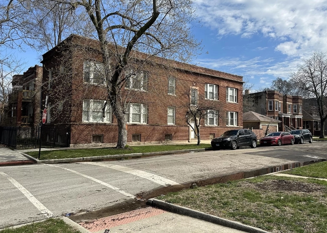 Property Photo: 1504 E 74th Place IL 60619