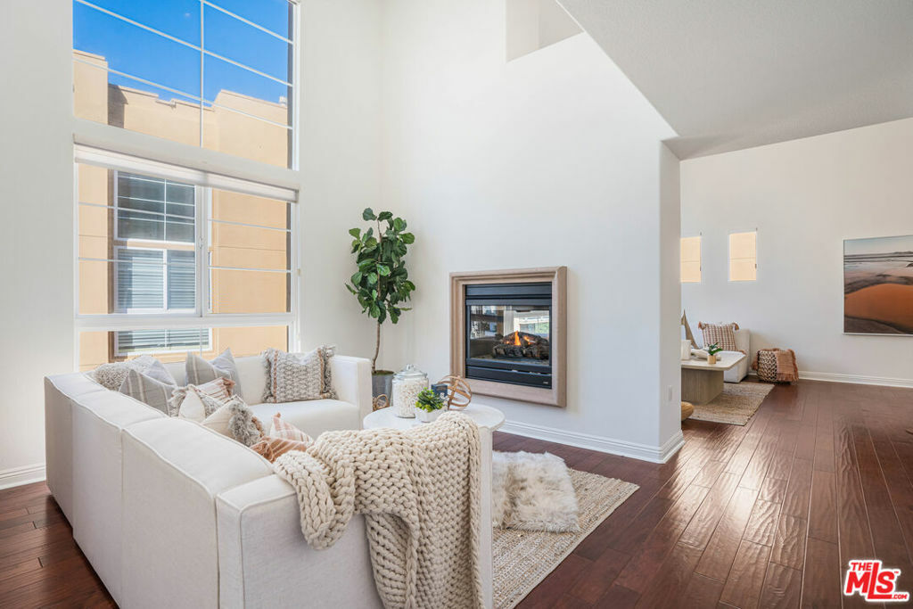 Property Photo:  5831 Seawalk Drive 215  CA 90094 