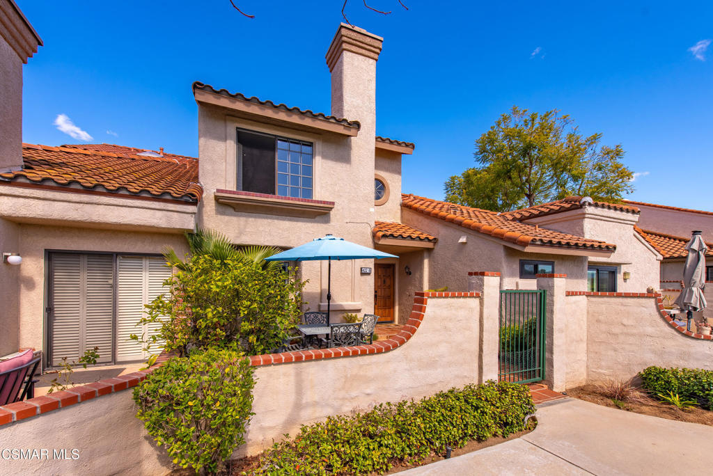 Property Photo:  422 Country Club Drive B  CA 93065 