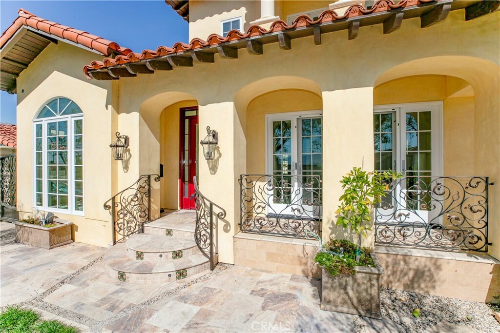 Property Photo:  1953 Bellevue Drive  CA 91201 