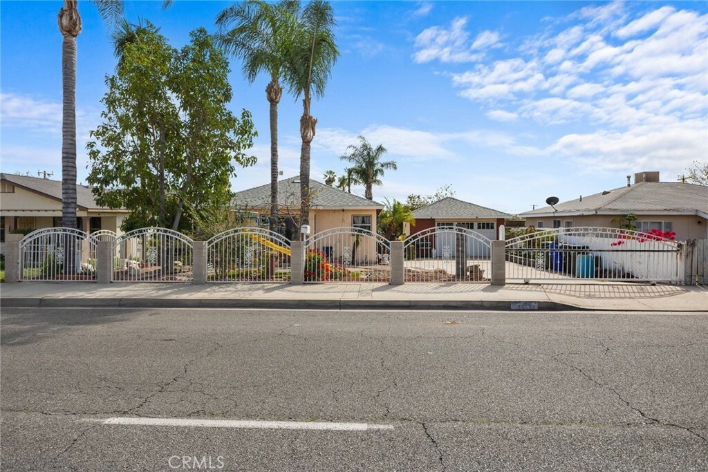 Property Photo: 25537 Pacific Street CA 92404